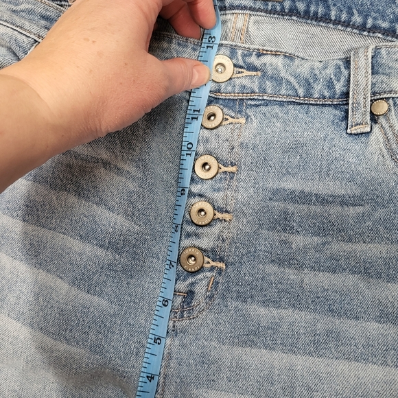 *3/$30 Sale* Torrid Light Wash Distressed High Waisted Straight Jeans sz 20 Tall - Picture 3 of 6